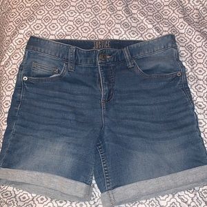 Jean shorts nice and stretchy
